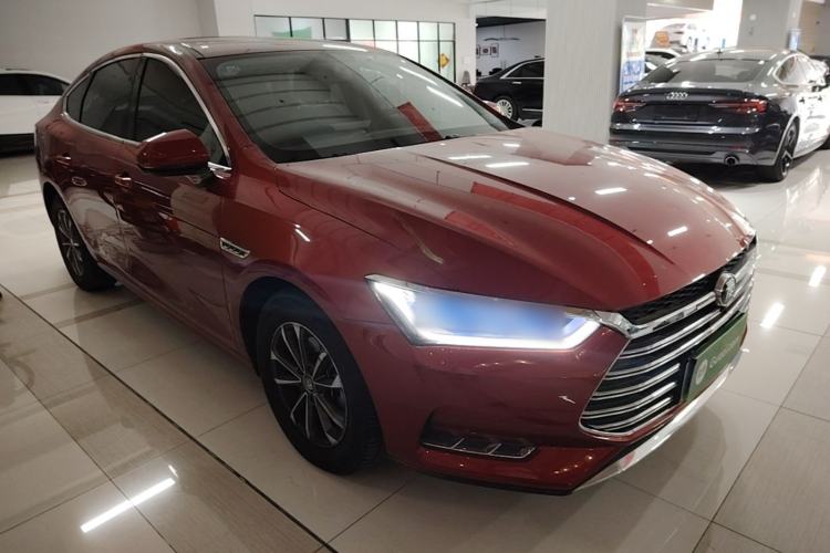 Used BYD Qin Pro New Energy 2019 DM Super Edition 1.5TI Automatic Smart Connect X-Trail Model China VI Standard Front Right 45 Deg