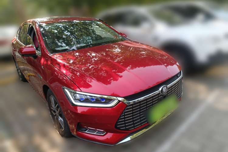 Used BYD Qin Pro New Energy 2019 EV Super Edition High-Power Smart Connect Luxurious Model Front Right 45 Deg