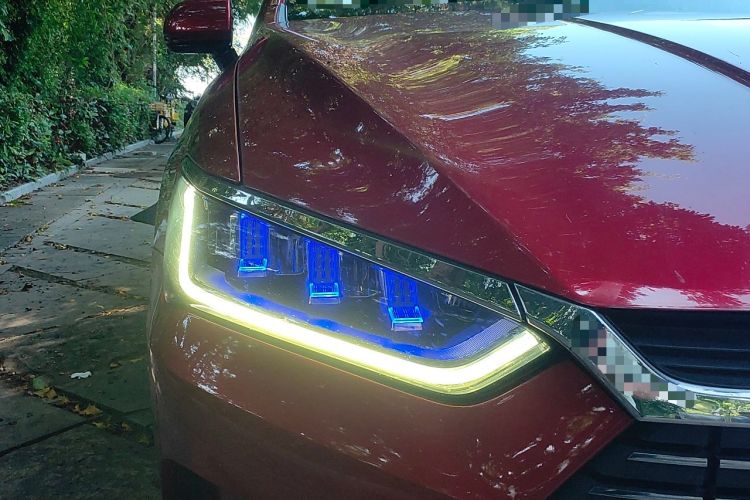 Used BYD Qin Pro New Energy 2019 EV Super Edition High-Power Long-Range Smart-Connected Leading Model Right Front Headlight
