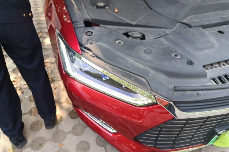 Used BYD Qin Pro New Energy 2019 EV Super Edition High-Power Smart Connect Luxurious Model Right Front Headlight