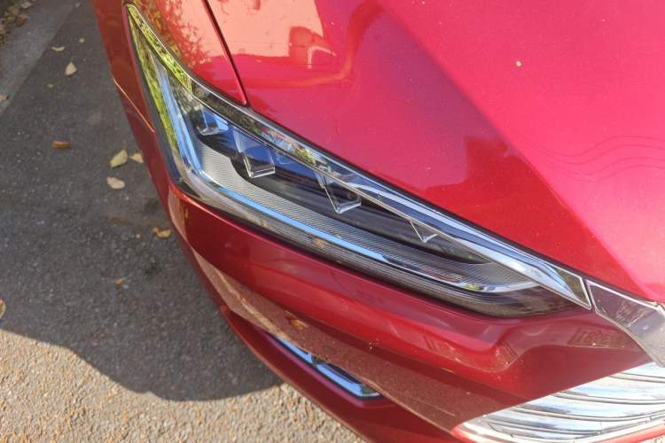 Used BYD Qin Pro New Energy 2019 DM Super Edition 1.5TI Automatic Smart Connect Enjoyment Model China VI Standard Right Front Headlight