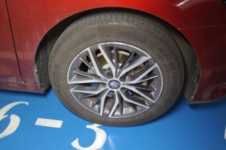 Used BYD Qin Pro New Energy 2019 EV Super Edition High-Power Long-Range Smart-Connected Leading Model Right Front Wheel Hub