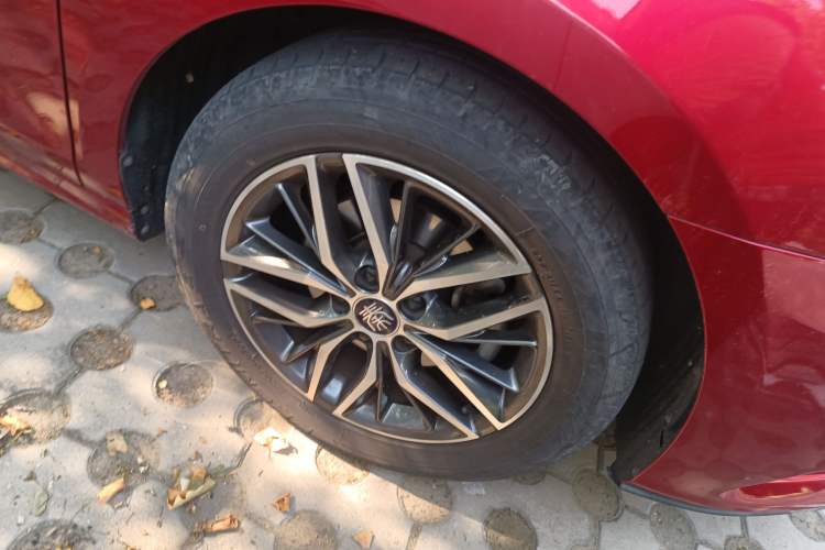 Used BYD Qin Pro New Energy 2019 EV Super Edition High-Power Smart Connect Luxurious Model Right Front Wheel Hub