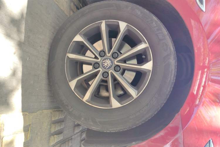 Used BYD Qin Pro New Energy 2019 DM Super Edition 1.5TI Automatic Smart Connect X-Trail Model China VI Standard Right Front Wheel Hub