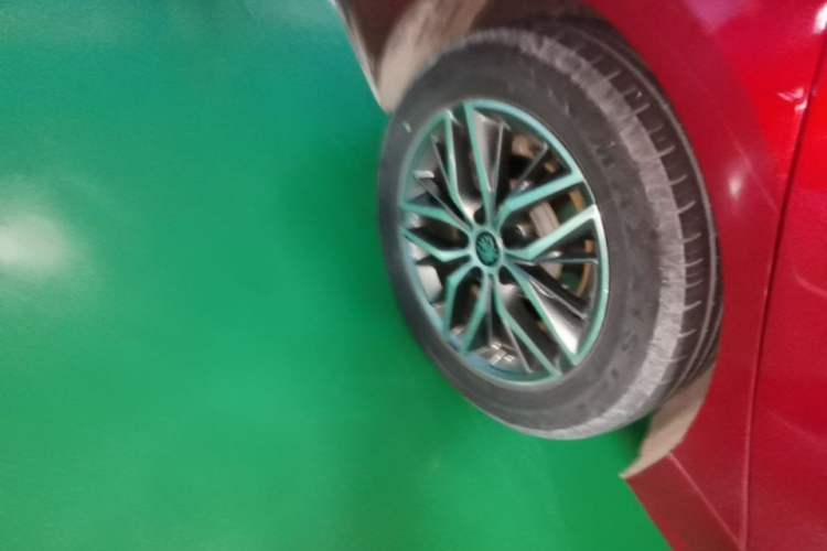 Used BYD Qin Pro New Energy 2019 EV Super Edition High-Power Long-Range Smart-Connected Cutting-Edge Model Right Rear Wheel Hub