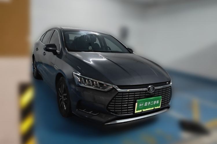 Used BYD Qin Pro New Energy 2019 EV Super Edition High-Power Long-Range Smart-Connected Cutting-Edge Model Front Right 45 Deg