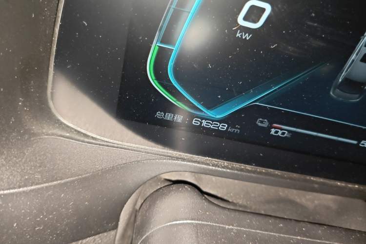 Used BYD Qin Pro New Energy 2019 EV Super Edition High-Power Long-Range Smart-Connected Cutting-Edge Model Odometer Close Up