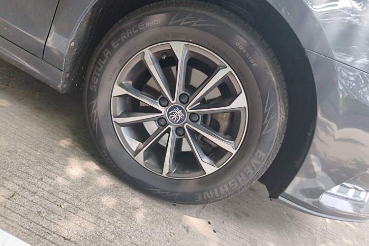 Used BYD Qin Pro New Energy 2019 DM Super Edition 1.5TI Automatic Smart Connect X-Trail Model China VI Standard Right Front Wheel Hub