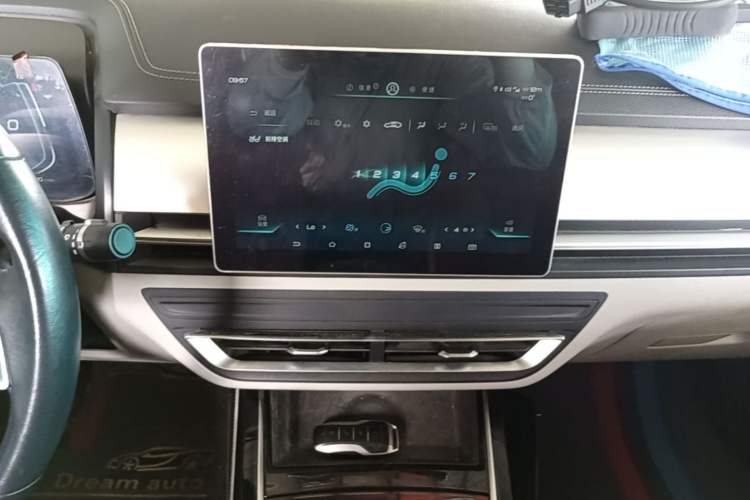 Used BYD Qin Pro New Energy 2019 DM Super Edition 1.5TI Automatic Smart Connect X-Trail Model China VI Standard Audio And AC Panel