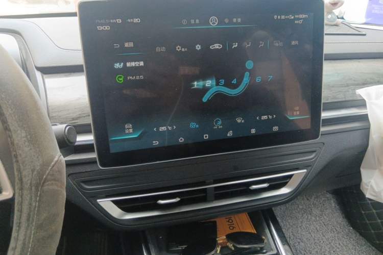 Used BYD Qin Pro New Energy 2019 EV Super Edition High-Power Long-Range Smart-Connected Cutting-Edge Model Audio And AC Panel