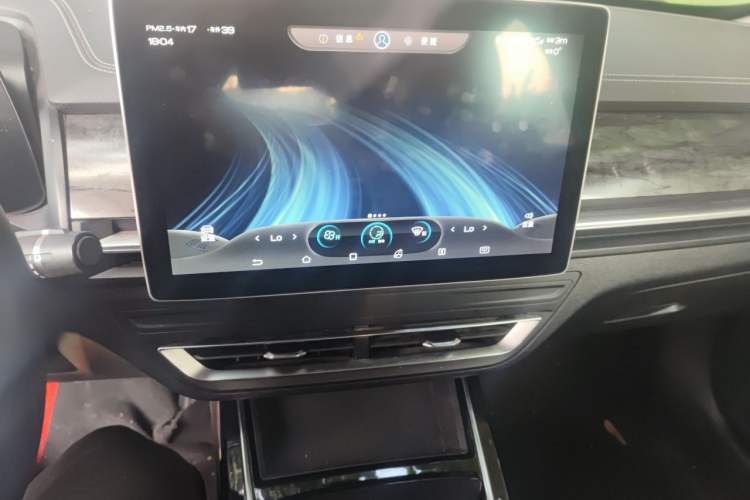 Used BYD Qin Pro New Energy 2019 EV Super Edition High-Power Smart Connect Luxurious Model Audio And AC Panel