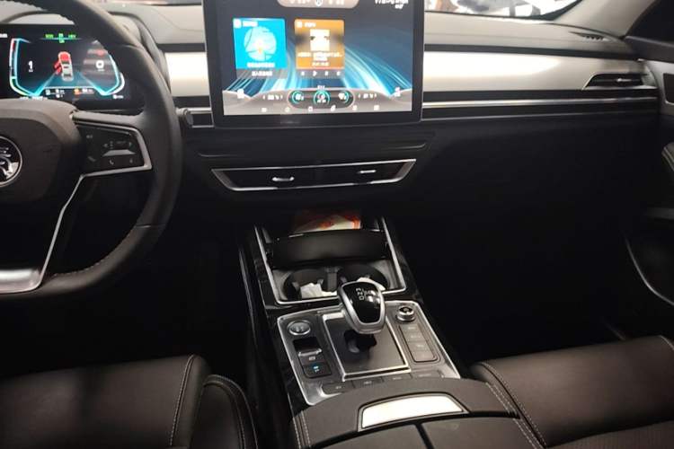 Used BYD Qin Pro New Energy 2019 DM Super Edition 1.5TI Automatic Smart Connect Enjoyment Model China VI Standard Audio And AC Panel