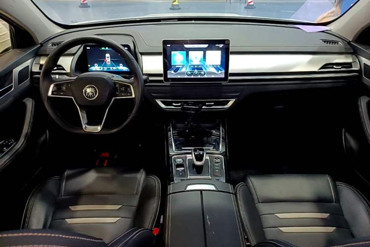 Used BYD Qin Pro New Energy 2019 DM Super Edition 1.5TI Automatic Smart Connect X-Trail Model China VI Standard Center Console