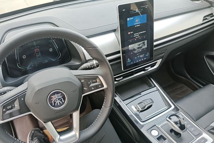 Used BYD Qin Pro New Energy 2019 DM Super Edition 1.5TI Automatic Smart Connect X-Trail Model China VI Standard Center Console