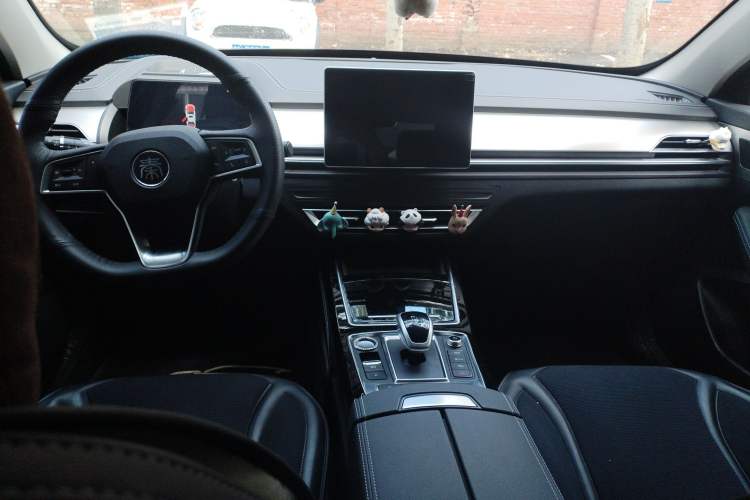 Used BYD Qin Pro New Energy 2019 EV Super Edition Standard Version Smart Connect Leading Style Center Console