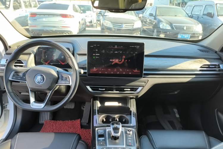 Used BYD Qin Pro New Energy 2019 EV Super Edition High-Power Smart Connect Luxurious Model Center Console