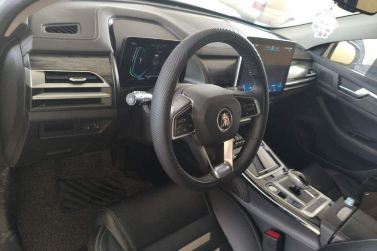 Used BYD Qin Pro New Energy 2019 EV Super Edition High-Power Long-Range Smart-Connected Cutting-Edge Model Center Console