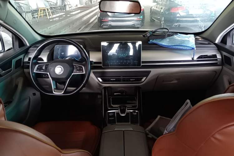 Used BYD Qin Pro New Energy 2019 DM Super Edition 1.5TI Automatic Smart Connect X-Trail Model China VI Standard Center Console