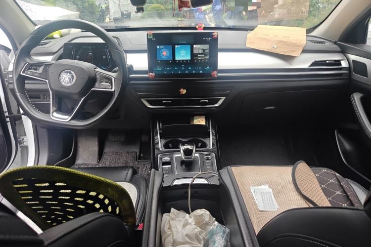 Used BYD Qin Pro New Energy 2019 DM Super Edition 1.5TI Automatic Smart Connect Prestige Model China VI Standard Center Console