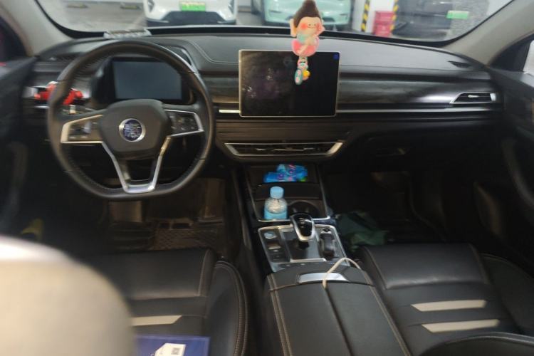 Used BYD Qin Pro New Energy 2019 EV Super Edition High-Power Long-Range Smart-Connected Leading Model Center Console