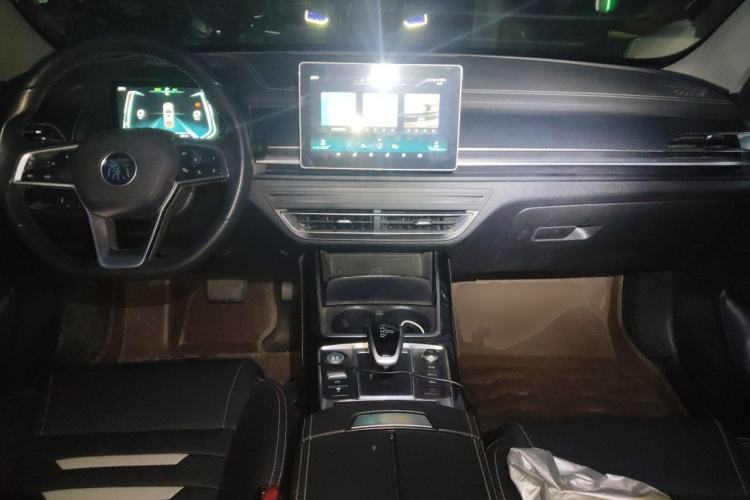 Used BYD Qin Pro New Energy 2019 DM Super Edition 1.5TI Automatic Smart Connect Speedy Model China VI Standard Center Console