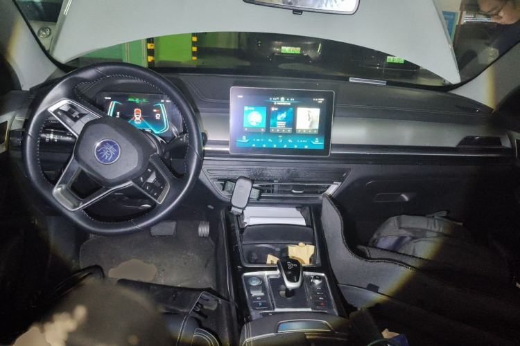 Used BYD Qin Pro New Energy 2019 DM Super Edition 1.5TI Automatic Smart Connect X-Trail Model China VI Standard Center Console