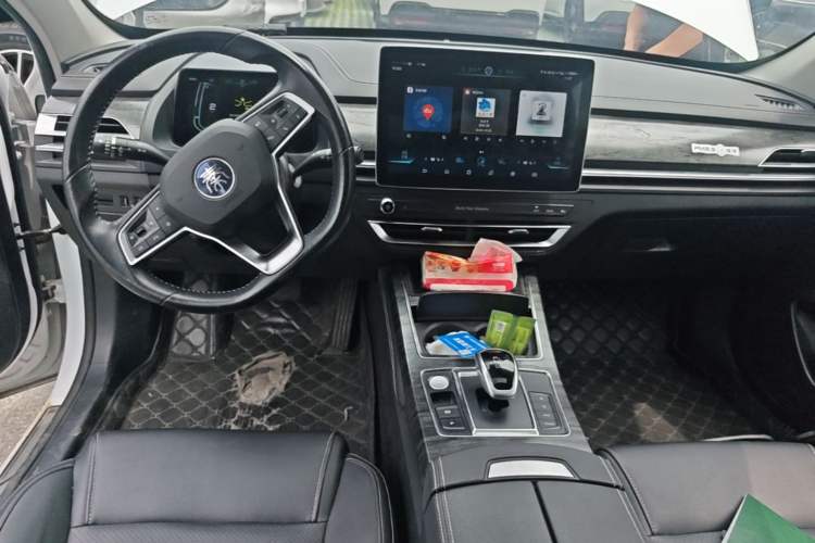 Used BYD Qin Pro New Energy 2019 EV Super Edition High-Power Smart Connect Luxurious Model Center Console