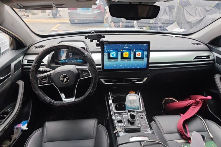 Used BYD Qin Pro New Energy 2019 DM Super Edition 1.5TI Automatic Smart Connect Prestige Model China VI Standard Center Console