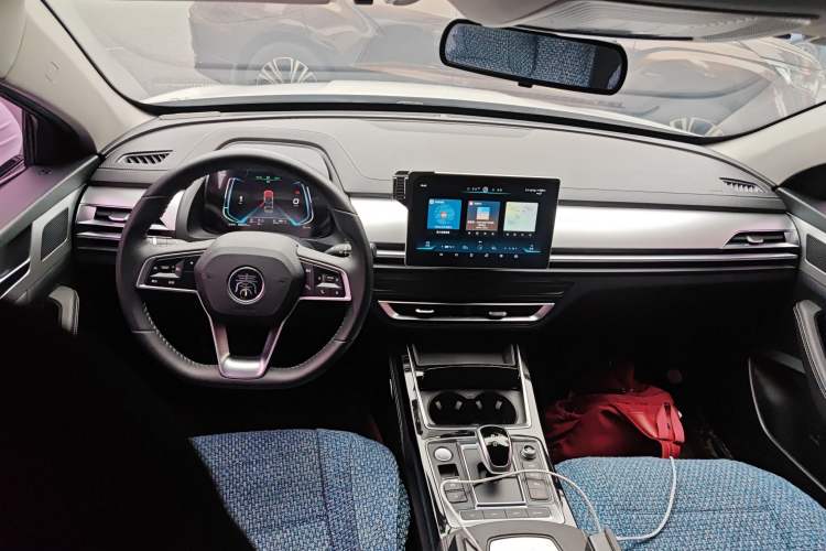 Used BYD Qin Pro New Energy 2019 DM Super Edition 1.5TI Automatic Smart Connect X-Trail Model China VI Standard Center Console