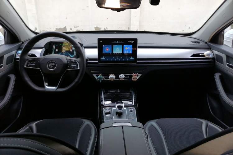 Used BYD Qin Pro New Energy 2019 EV Super Edition Standard Version Smart Connect Leading Style Center Console