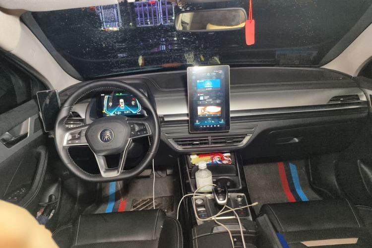 Used BYD Qin Pro New Energy 2019 DM Super Edition 1.5TI Automatic Smart Connect X-Trail Model China VI Standard Center Console