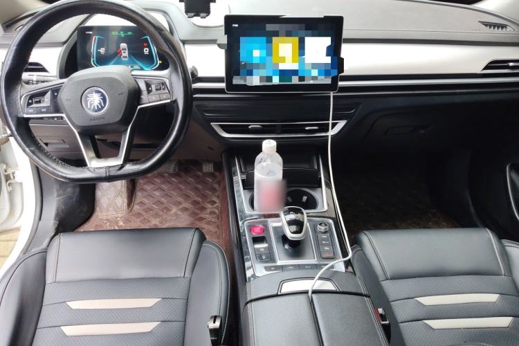 Used BYD Qin Pro New Energy 2019 DM Super Edition 1.5TI Automatic Smart Connect X-Trail Model China VI Standard Center Console