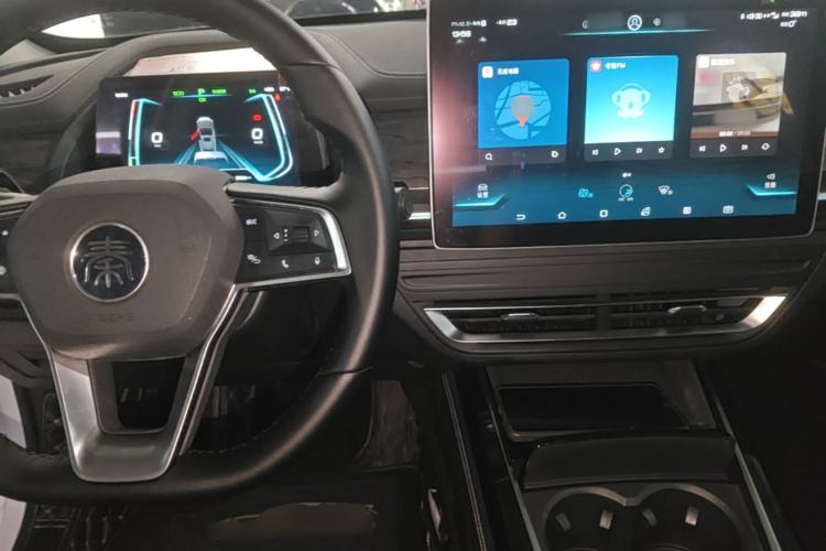 Used BYD Qin Pro New Energy 2019 EV Super Edition High-Power Smart Connect Luxurious Model Center Console