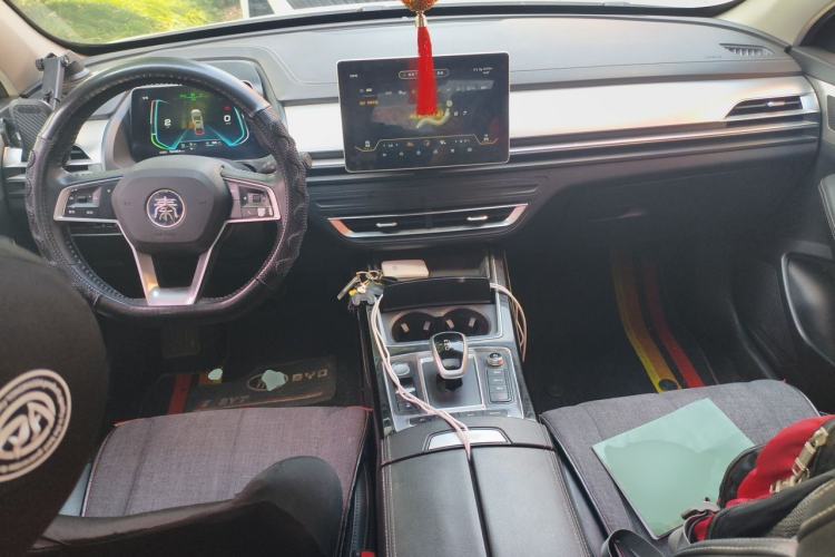 Used BYD Qin Pro New Energy 2019 DM Super Edition 1.5TI Automatic Smart Connect Speedy Model China VI Standard Center Console