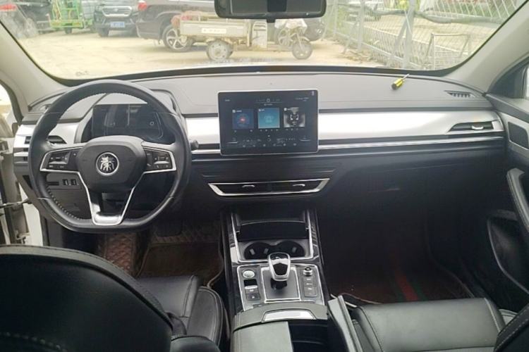 Used BYD Qin Pro New Energy 2019 DM Super Edition 1.5TI Automatic Smart Connect Prestige Model China VI Standard Center Console