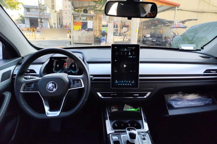 Used BYD Qin Pro New Energy 2019 DM Super Edition 1.5TI Automatic Smart Connect X-Trail Model China VI Standard Center Console