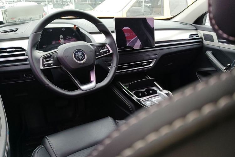 Used BYD Qin Pro New Energy 2019 EV Super Edition Standard Version Smart Connect Leading Style Center Console
