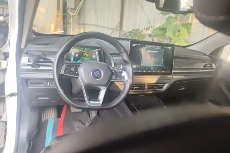 Used BYD Qin Pro New Energy 2019 EV Super Edition High-Power Smart Connect Luxurious Model Center Console