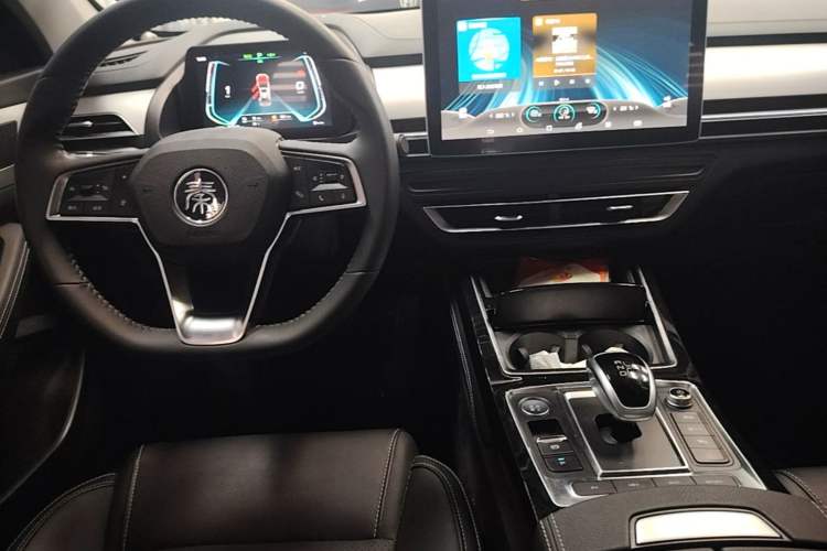 Used BYD Qin Pro New Energy 2019 DM Super Edition 1.5TI Automatic Smart Connect Enjoyment Model China VI Standard Center Console
