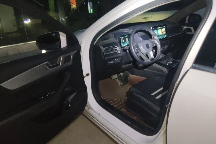 Used BYD Qin Pro New Energy 2019 DM Super Edition 1.5TI Automatic Smart Connect Speedy Model China VI Standard Driver Seat