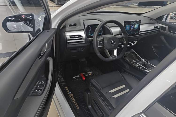 Used BYD Qin Pro New Energy 2019 DM Super Edition 1.5TI Automatic Smart Connect X-Trail Model China VI Standard Driver Seat