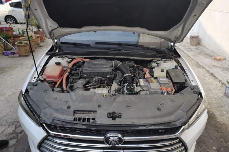 Used BYD Qin Pro New Energy 2019 DM Super Edition 1.5TI Automatic Smart Connect Speedy Model China VI Standard Engine Bay