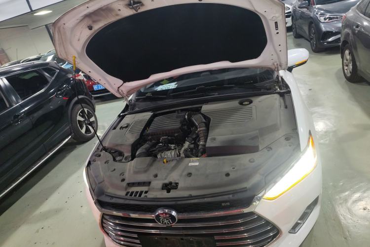 Used BYD Qin Pro New Energy 2019 DM Super Edition 1.5TI Automatic Smart Connect X-Trail Model China VI Standard Engine Bay