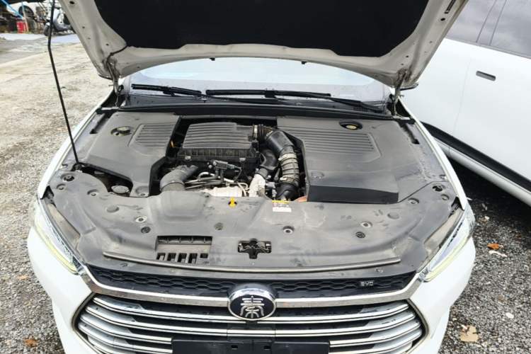 Used BYD Qin Pro New Energy 2019 DM Super Edition 1.5TI Automatic Smart Connect X-Trail Model China VI Standard Engine Bay