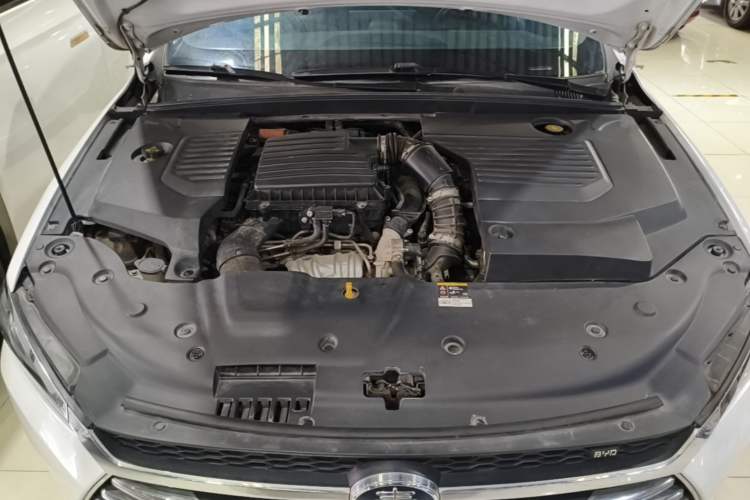 Used BYD Qin Pro New Energy 2019 DM Super Edition 1.5TI Automatic Smart Connect X-Trail Model China VI Standard Engine Bay