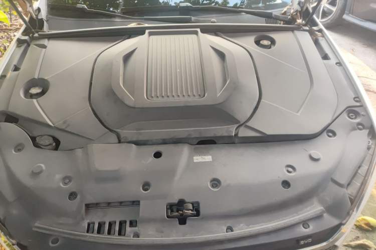 Used BYD Qin Pro New Energy 2019 EV Super Edition High-Power Smart Connect Luxurious Model Engine Bay
