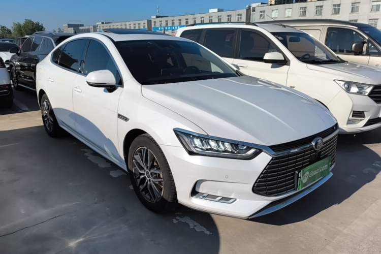 Used BYD Qin Pro New Energy 2019 EV Super Edition High-Power Smart Connect Luxurious Model Front Right 45 Deg