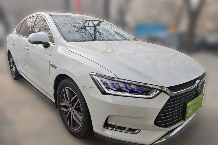 Used BYD Qin Pro New Energy 2019 EV Super Edition High-Power Smart Connect Luxurious Model Front Right 45 Deg