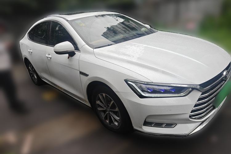 Used BYD Qin Pro New Energy 2019 DM Super Edition 1.5TI Automatic Smart Connect Prestige Model China VI Standard Front Right 45 Deg