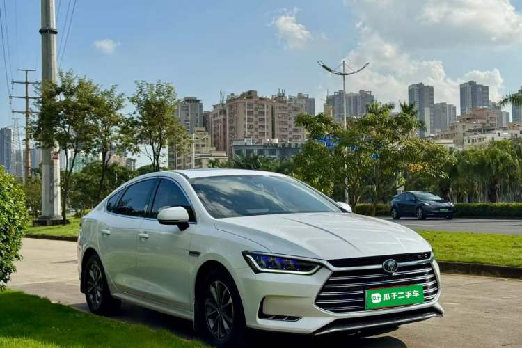 Used BYD Qin Pro New Energy 2019 DM Super Edition 1.5TI Automatic Smart Connect X-Trail Model China VI Standard Front Right 45 Deg